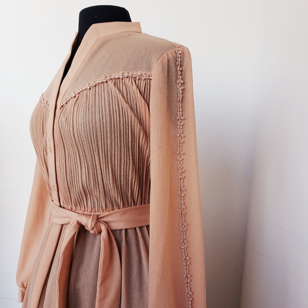 Vintage Peach dress with belt - Picture 2 of 2